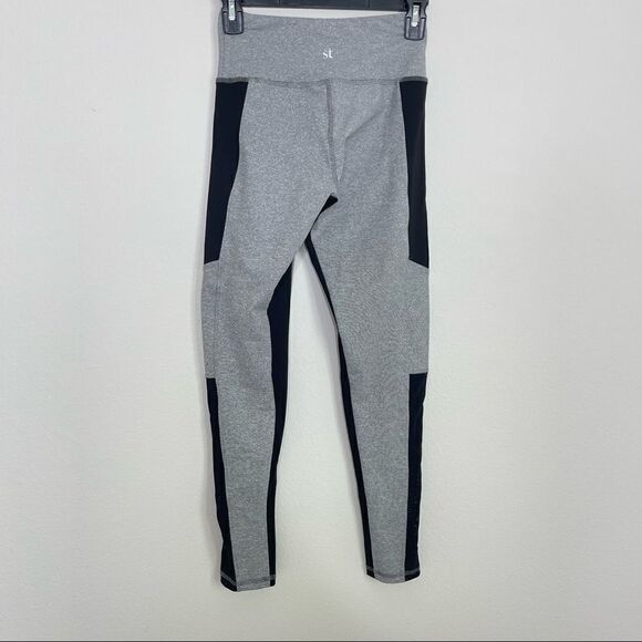Strut This! Gray and Black Mesh Panel Workout Athletic Leggings Size Medium - Picture 2 of 5
